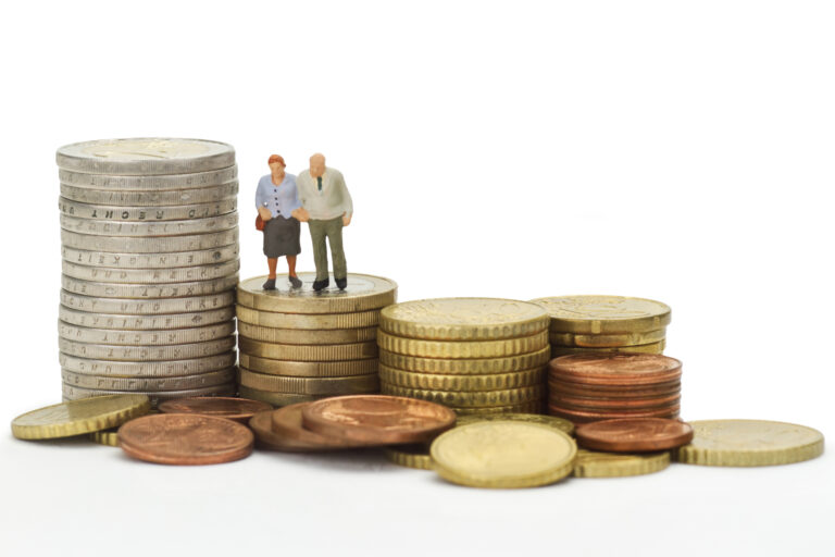 From Paychecks to Pensions: A Smooth Transition into Retirement
